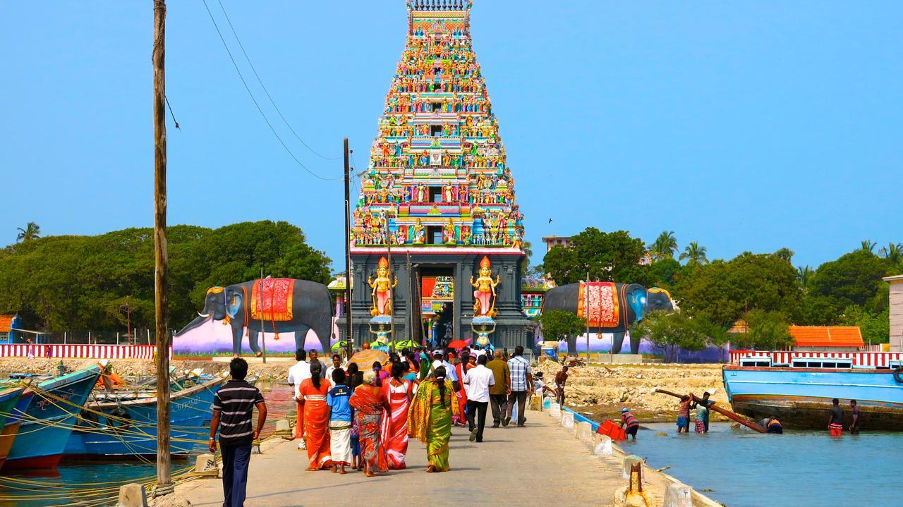 Sai Holiday Inn Jaffna Exterior foto